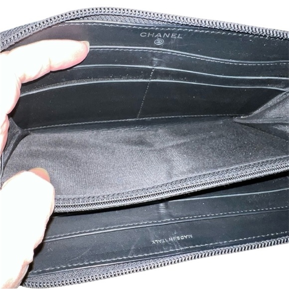 Authentic CHANEL Black Caviar Leather Zippy Wallet - Picture 3 of 13